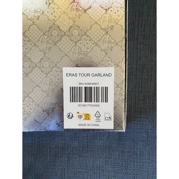 SHIPS IN 24 HRS Taylor Swift The Eras Tour HOLIDAY CHRISTMAS GARLAND - Picture 5 of 5